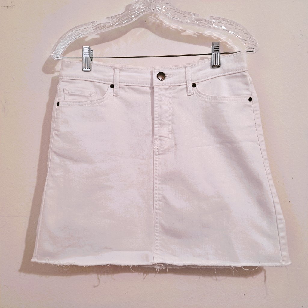 A.N.A Women's Mini Skirt White Color Pockets Front Zipper Size 4